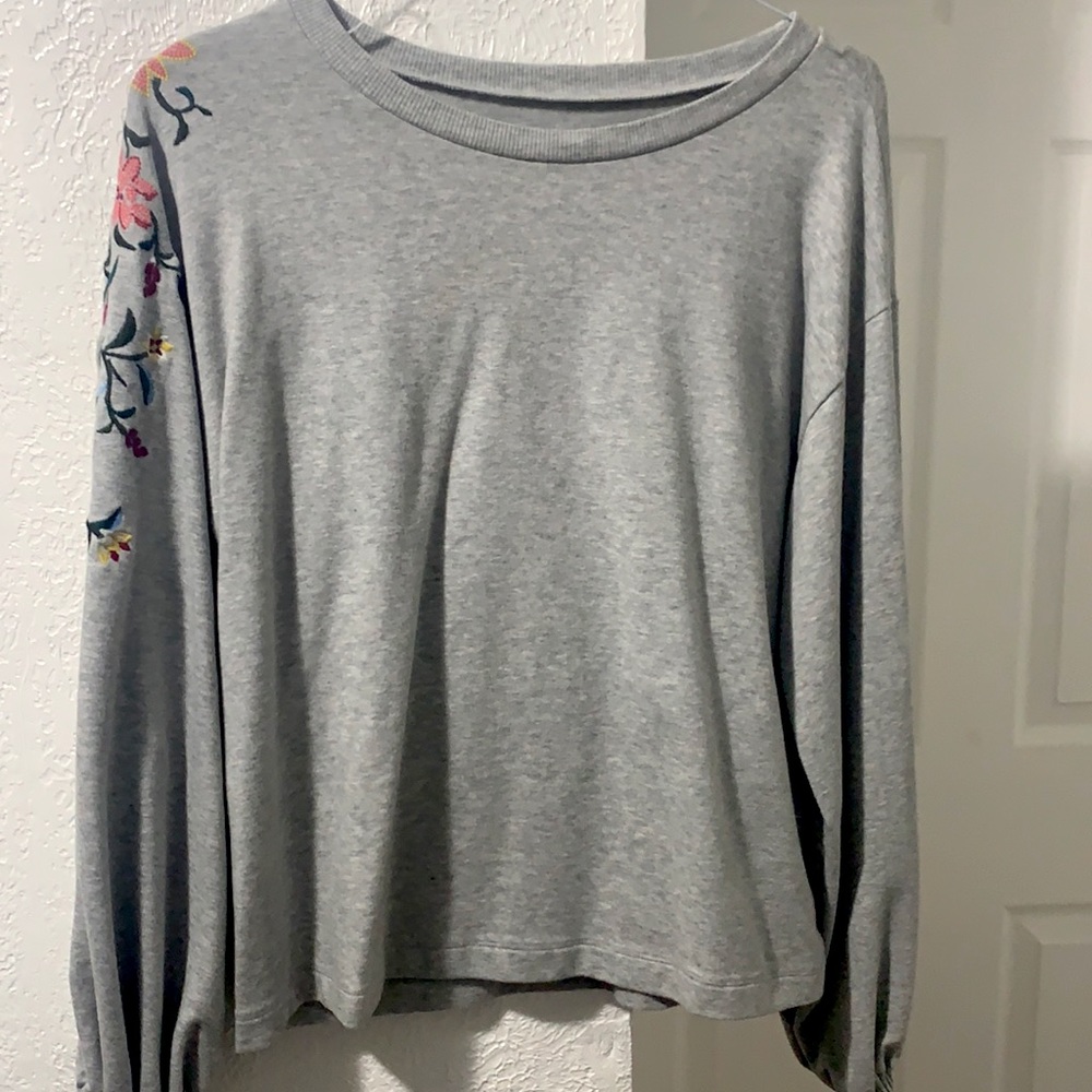 Light grey floral embroidery puff sleeve
